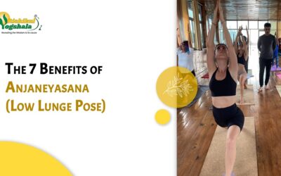 The 7 Benefits of Anjaneyasana (Low Lunge Pose)