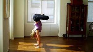 top-5-handstand-yoga-poses-scorpion-handstand