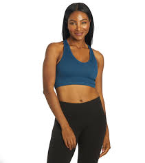 Comfortable Tank Top and Yoga Pants for a Relaxed and Flexible Practice Comfortable Tank Top and Yoga Pants for a Relaxed and Flexible Practice
