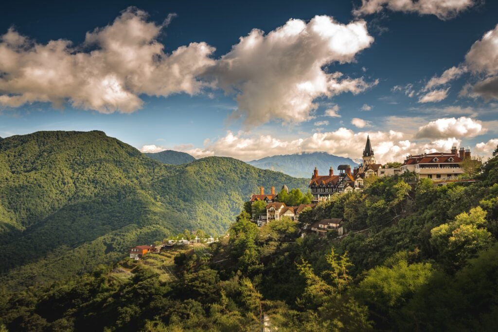 PERFECT WEATHER FOR TREKKING – IDEAL CONDITIONS FOR AN ADVENTURE HIKE PERFECT WEATHER FOR TREKKING – IDEAL CONDITIONS FOR AN ADVENTURE HIKE